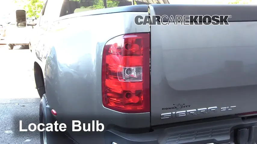 2013 GMC Sierra 3500 HD SLT 6.6L V8 Turbo Diesel Crew Cab Pickup Lights